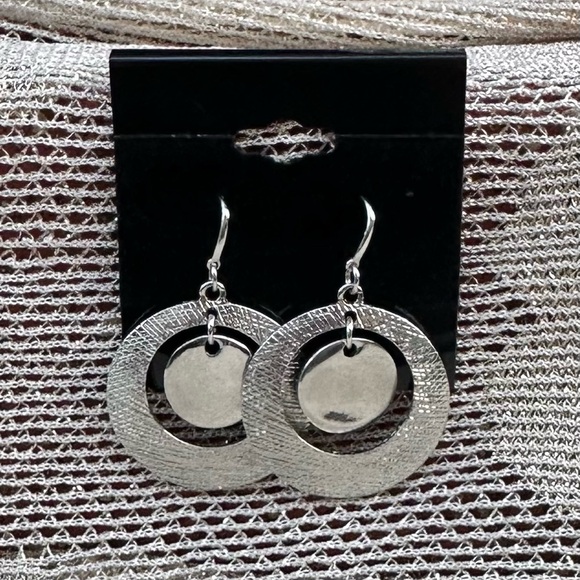 Jewelry - Elegant Silver Dangle Earrings Smooth Circle within textured circle